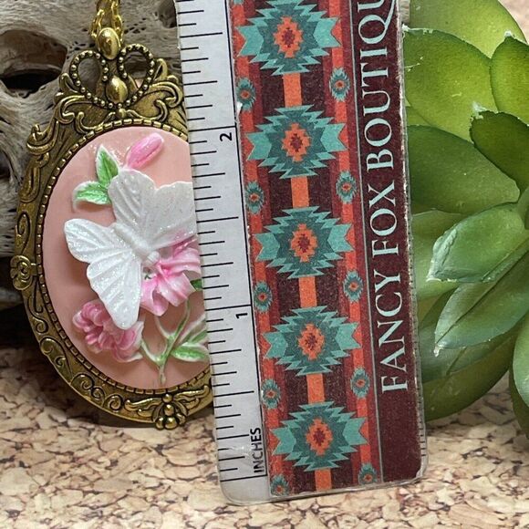 GOLD  3D BUTTERFLY CAMEO Pink  PENDANT NECKLACE Victorian Style Birthday gift - Picture 7 of 10